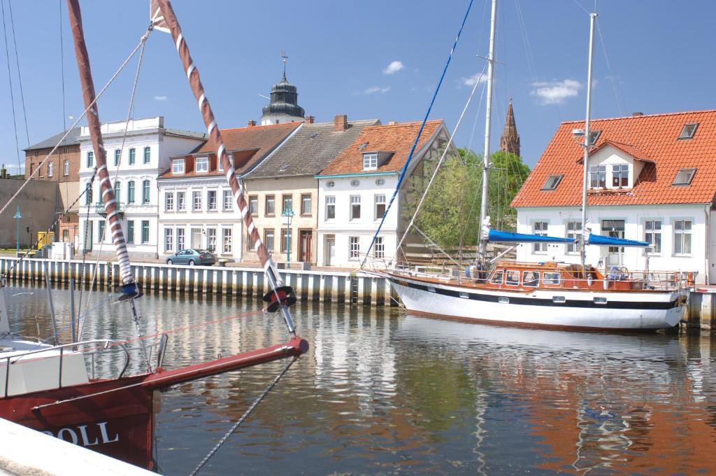 Hafenhotel Pommernyacht Ueckermünde Quarto foto