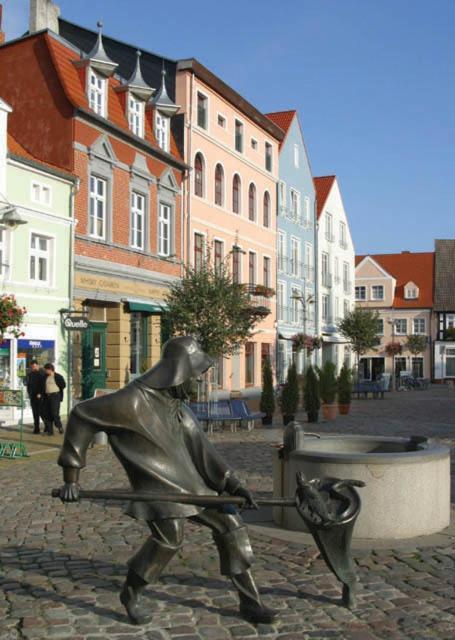 Hafenhotel Pommernyacht Ueckermünde Exterior foto